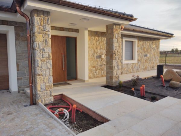 Přizdívka z Mrákotínské žuly