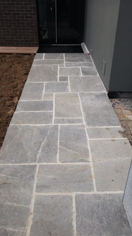 Kvarcit grigio - formátovaná dlažba